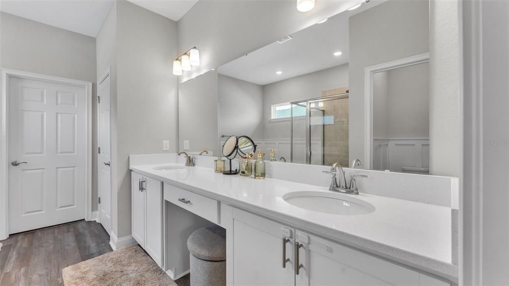 For Sale: $560,000 (4 beds, 3 baths, 2566 Square Feet)