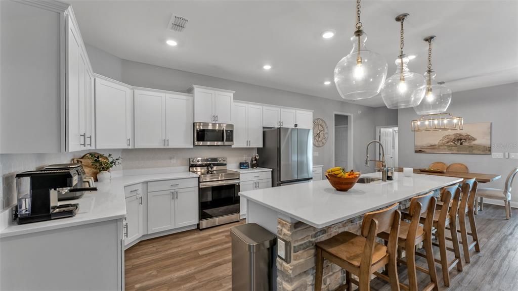 For Sale: $560,000 (4 beds, 3 baths, 2566 Square Feet)