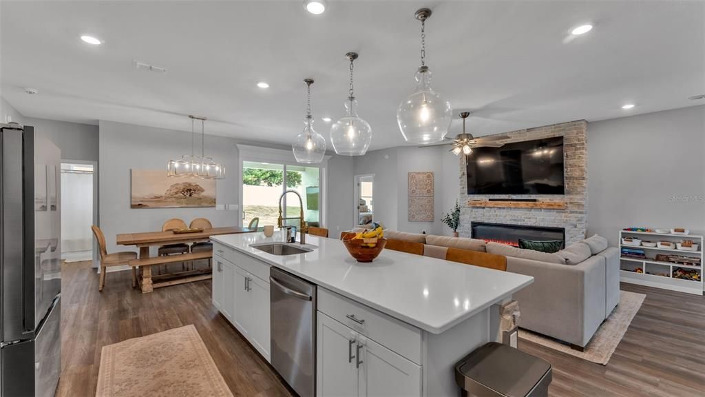 For Sale: $560,000 (4 beds, 3 baths, 2566 Square Feet)