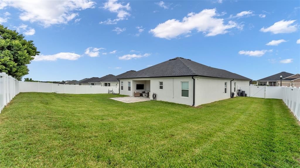 For Sale: $560,000 (4 beds, 3 baths, 2566 Square Feet)