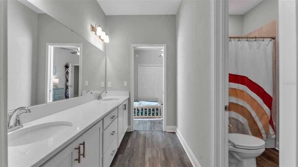 For Sale: $560,000 (4 beds, 3 baths, 2566 Square Feet)