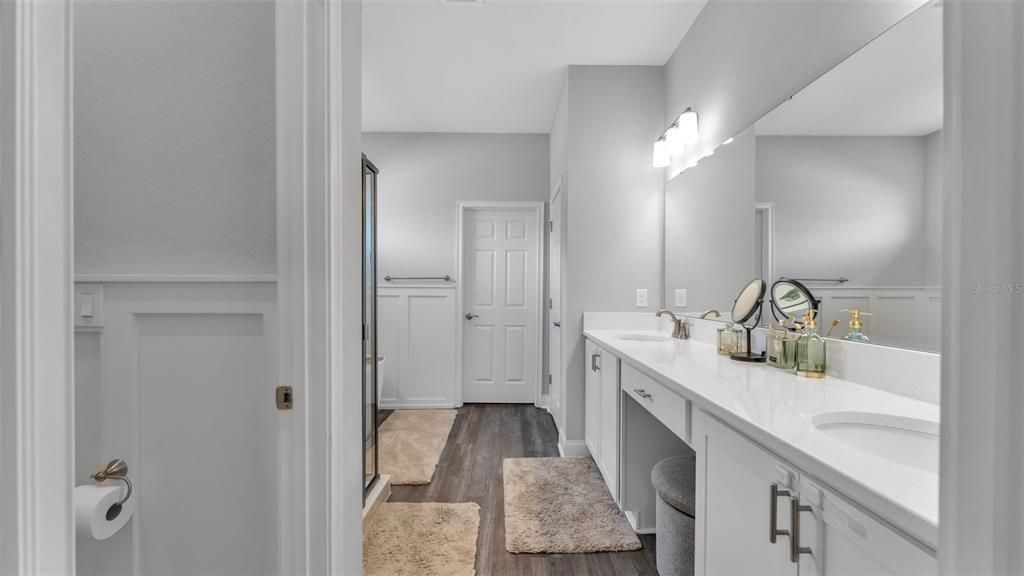 For Sale: $560,000 (4 beds, 3 baths, 2566 Square Feet)