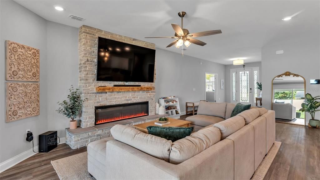 For Sale: $560,000 (4 beds, 3 baths, 2566 Square Feet)