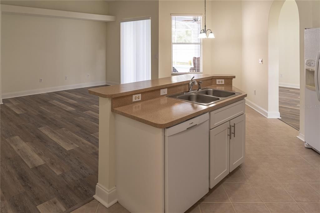 Active With Contract: $474,990 (4 beds, 2 baths, 2098 Square Feet)