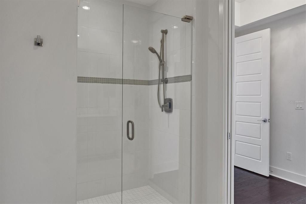 Active With Contract: $1,000,000 (3 beds, 2 baths, 2306 Square Feet)