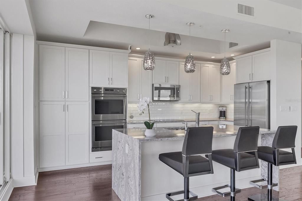 Active With Contract: $1,000,000 (3 beds, 2 baths, 2306 Square Feet)