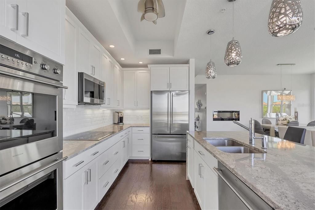 Active With Contract: $1,000,000 (3 beds, 2 baths, 2306 Square Feet)