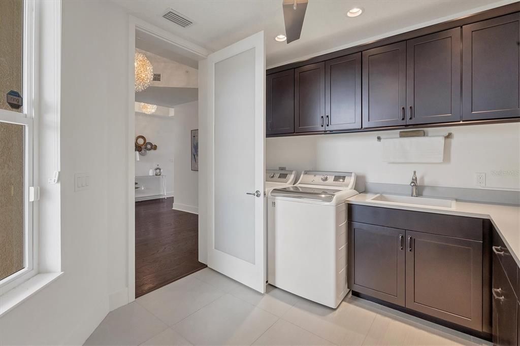Active With Contract: $1,000,000 (3 beds, 2 baths, 2306 Square Feet)