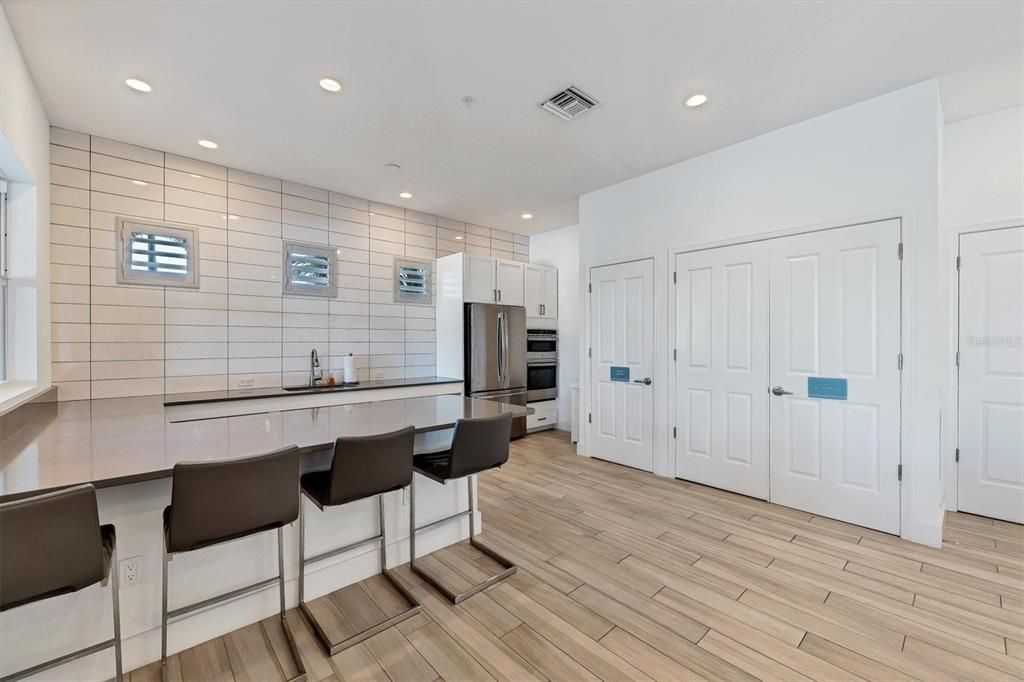 Active With Contract: $1,000,000 (3 beds, 2 baths, 2306 Square Feet)