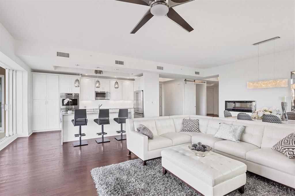 Active With Contract: $1,000,000 (3 beds, 2 baths, 2306 Square Feet)