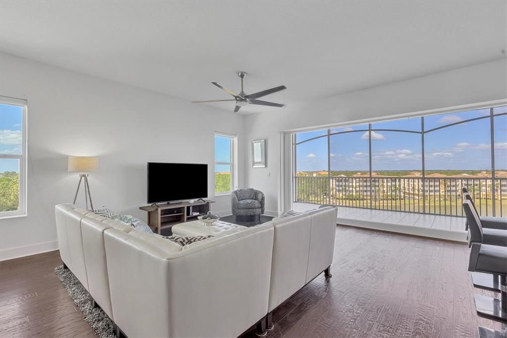 Active With Contract: $1,000,000 (3 beds, 2 baths, 2306 Square Feet)