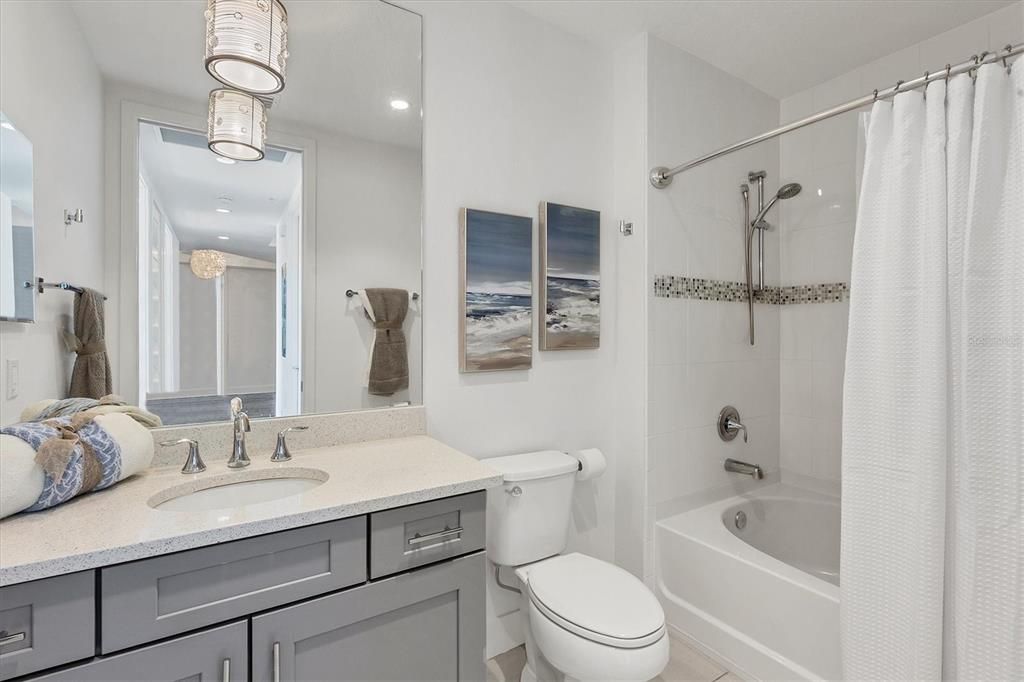 Active With Contract: $1,000,000 (3 beds, 2 baths, 2306 Square Feet)