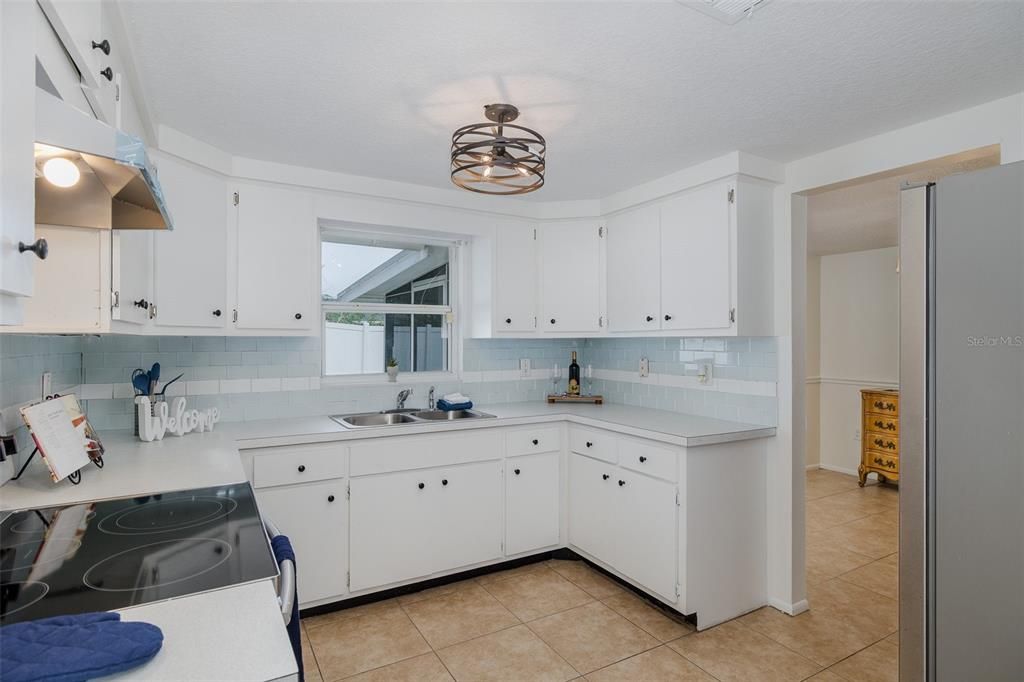 For Sale: $269,900 (3 beds, 2 baths, 1282 Square Feet)