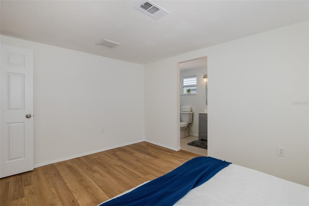 For Sale: $269,900 (3 beds, 2 baths, 1282 Square Feet)