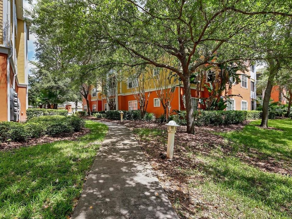 Active With Contract: $265,000 (2 beds, 1 baths, 978 Square Feet)