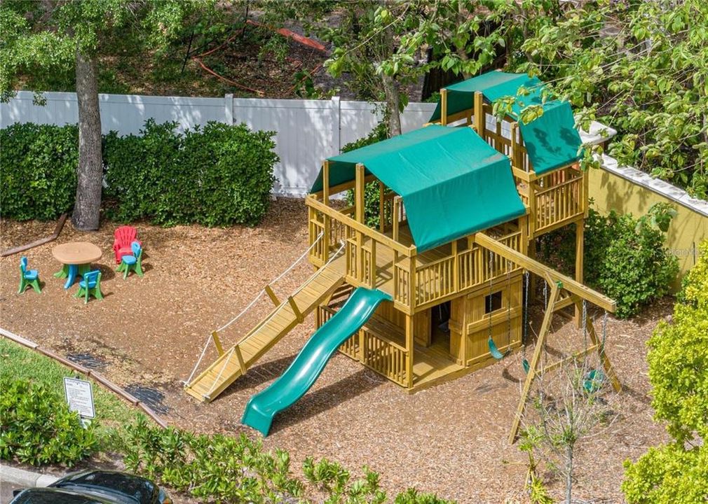 Active With Contract: $265,000 (2 beds, 1 baths, 978 Square Feet)