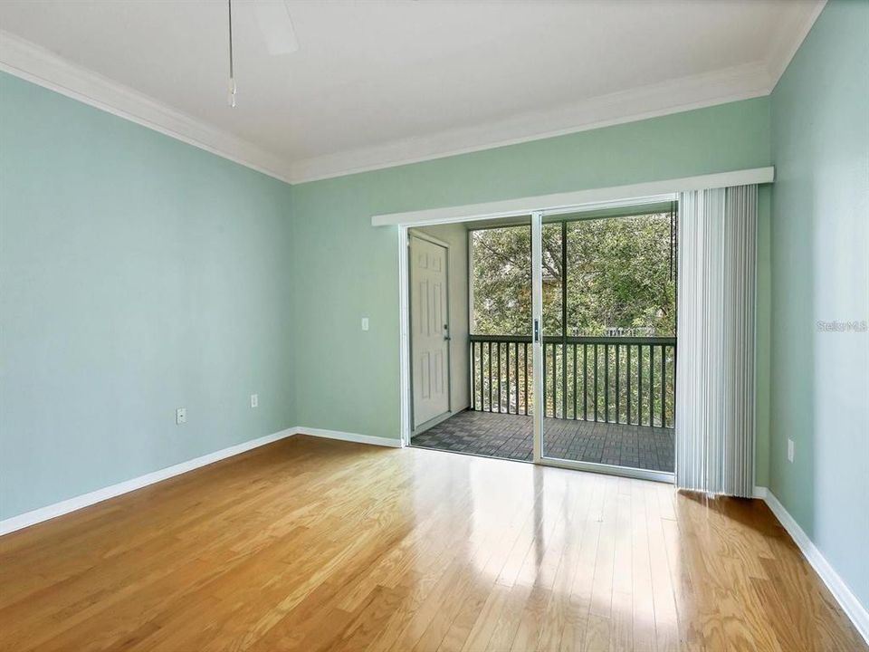 Active With Contract: $265,000 (2 beds, 1 baths, 978 Square Feet)