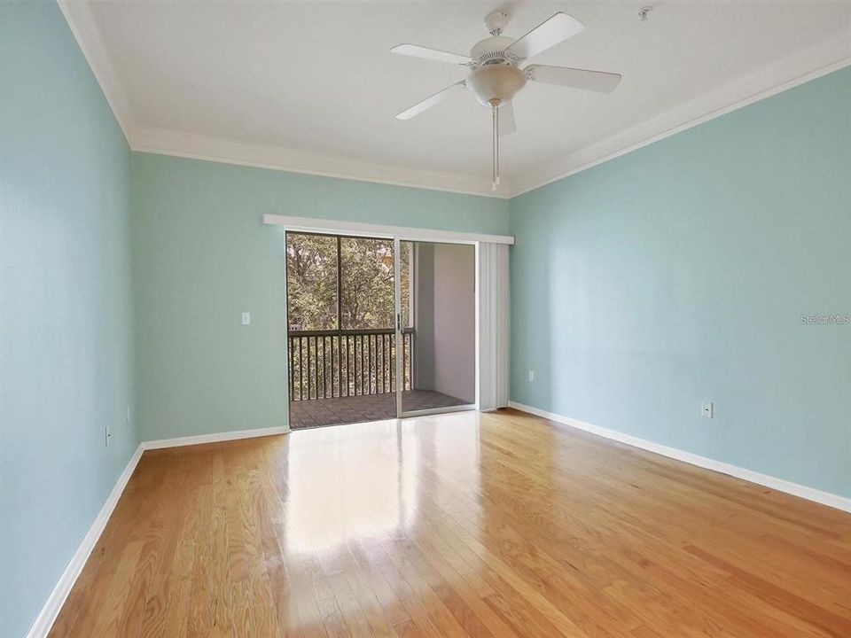 Active With Contract: $265,000 (2 beds, 1 baths, 978 Square Feet)