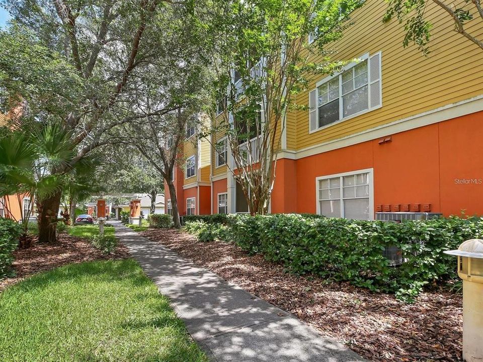 Active With Contract: $265,000 (2 beds, 1 baths, 978 Square Feet)