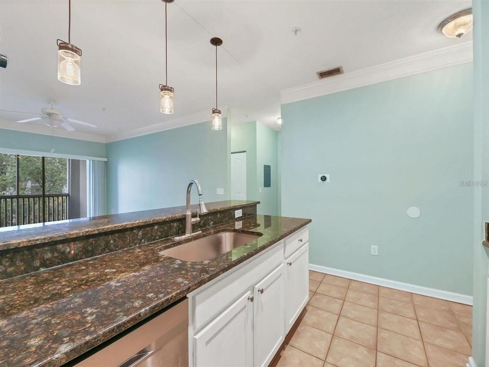 Active With Contract: $265,000 (2 beds, 1 baths, 978 Square Feet)
