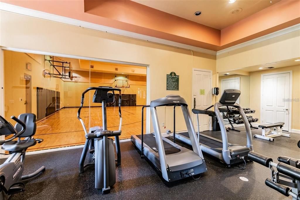 Active With Contract: $265,000 (2 beds, 1 baths, 978 Square Feet)