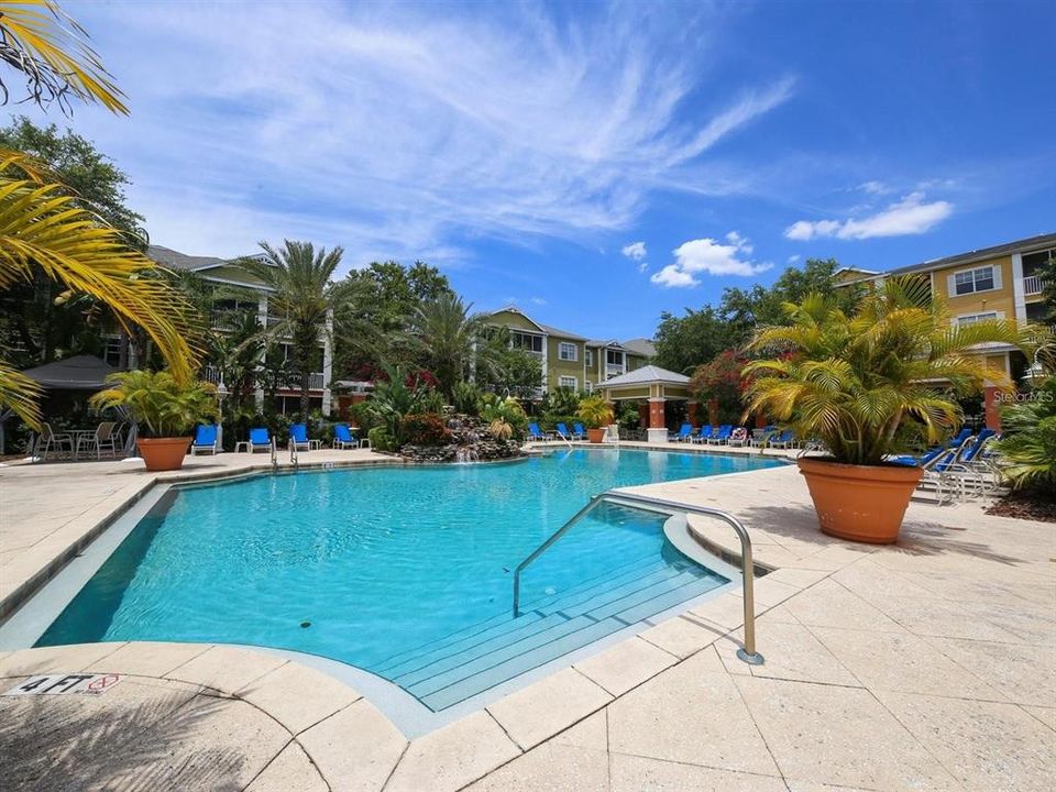 Active With Contract: $265,000 (2 beds, 1 baths, 978 Square Feet)