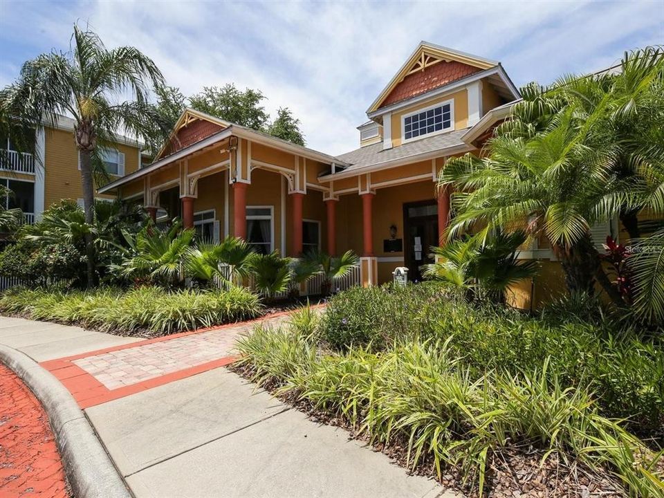 Active With Contract: $265,000 (2 beds, 1 baths, 978 Square Feet)