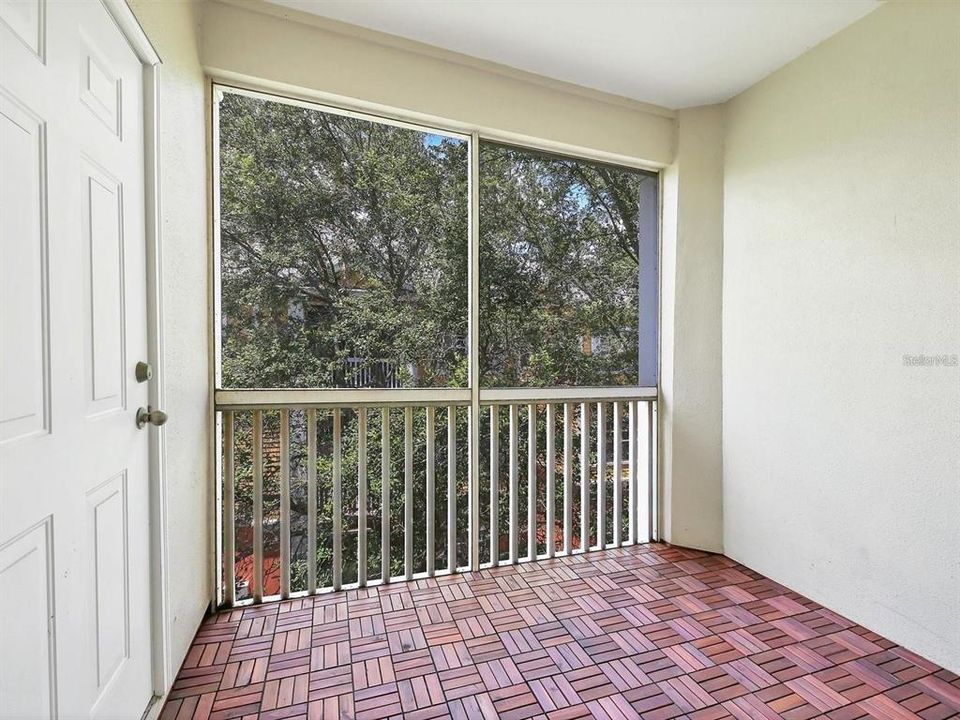 Active With Contract: $265,000 (2 beds, 1 baths, 978 Square Feet)