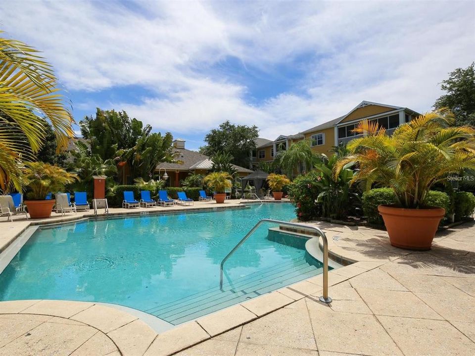 Active With Contract: $265,000 (2 beds, 1 baths, 978 Square Feet)