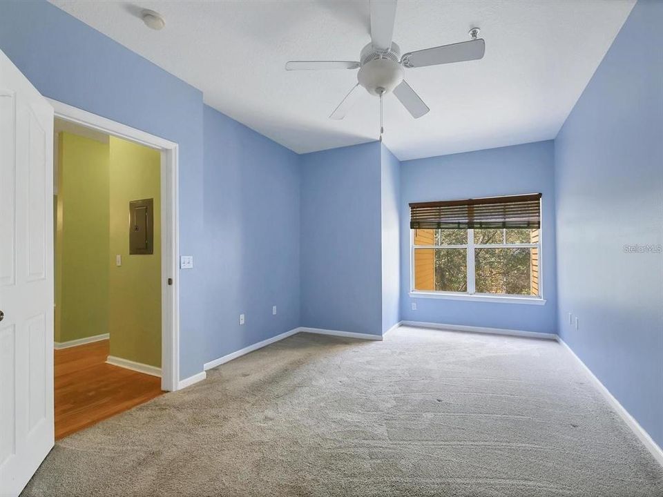 Active With Contract: $265,000 (2 beds, 1 baths, 978 Square Feet)