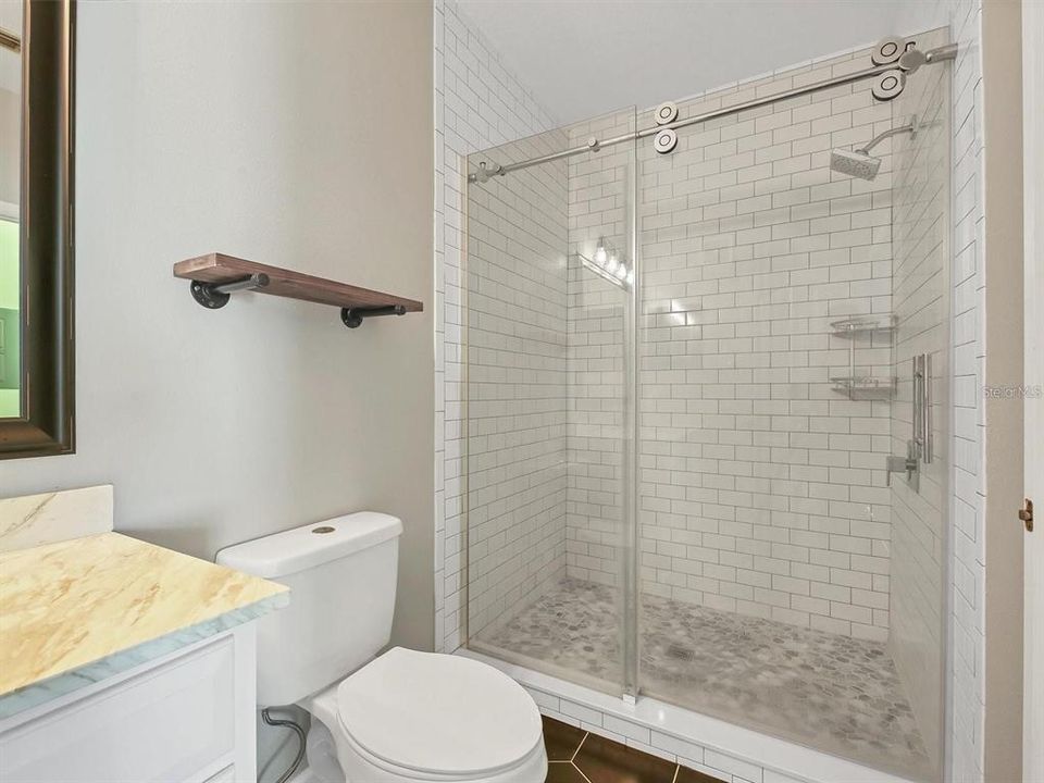 Active With Contract: $265,000 (2 beds, 1 baths, 978 Square Feet)