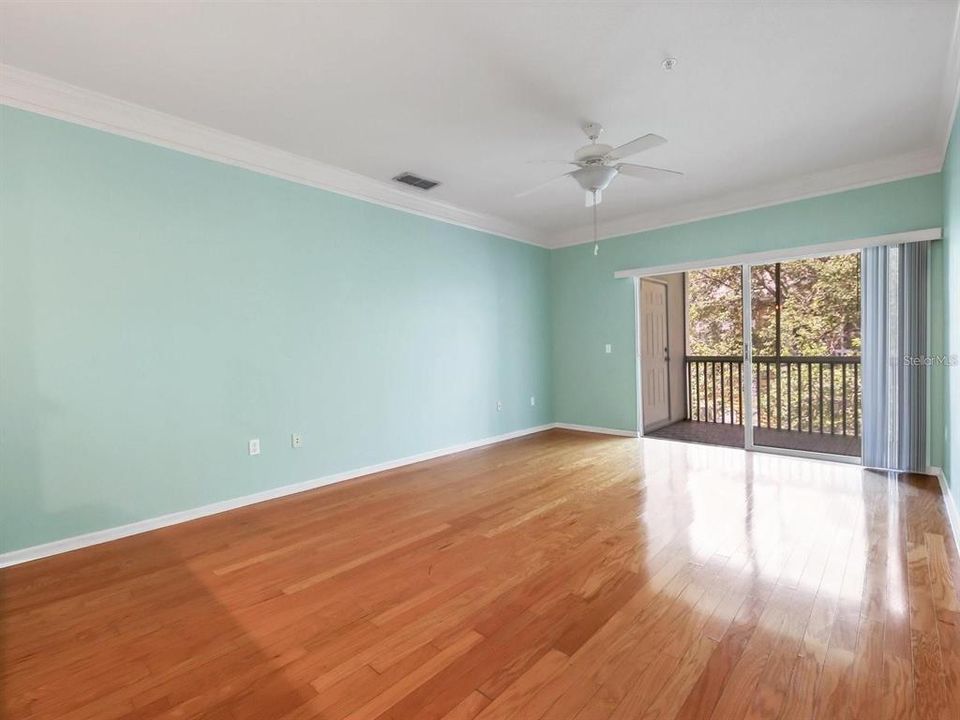 Active With Contract: $265,000 (2 beds, 1 baths, 978 Square Feet)