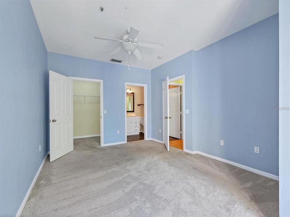 Active With Contract: $265,000 (2 beds, 1 baths, 978 Square Feet)