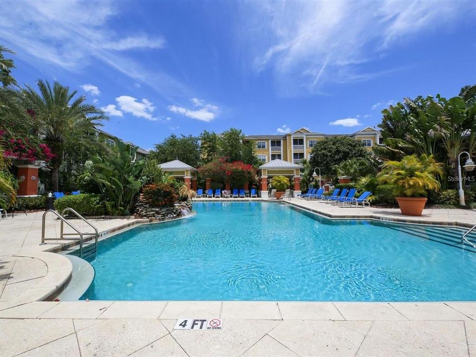 Active With Contract: $265,000 (2 beds, 1 baths, 978 Square Feet)