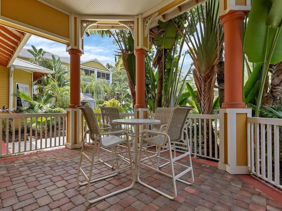 Active With Contract: $265,000 (2 beds, 1 baths, 978 Square Feet)