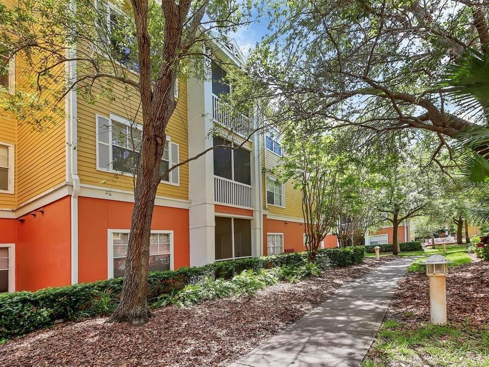Active With Contract: $265,000 (2 beds, 1 baths, 978 Square Feet)