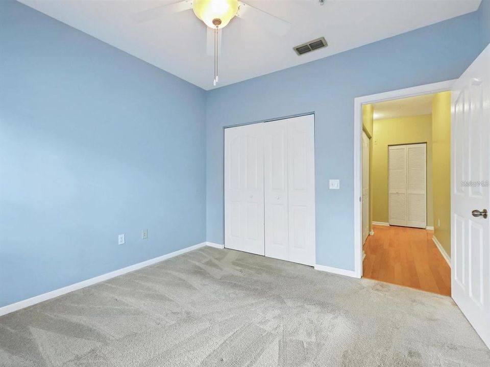 Active With Contract: $265,000 (2 beds, 1 baths, 978 Square Feet)