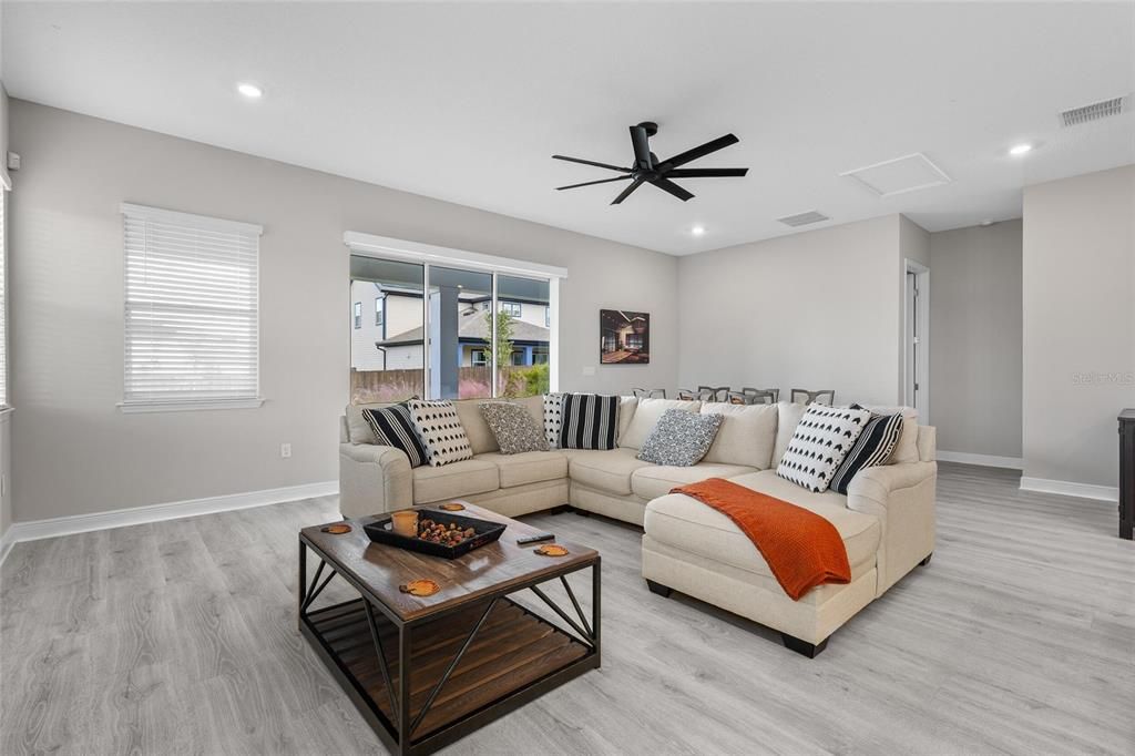 待售: $695,000 (4 贝兹, 2 浴室, 2906 平方英尺)