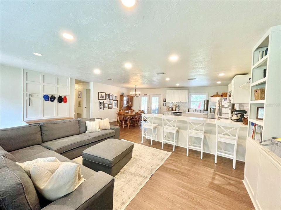 待售: $349,900 (4 贝兹, 3 浴室, 1652 平方英尺)