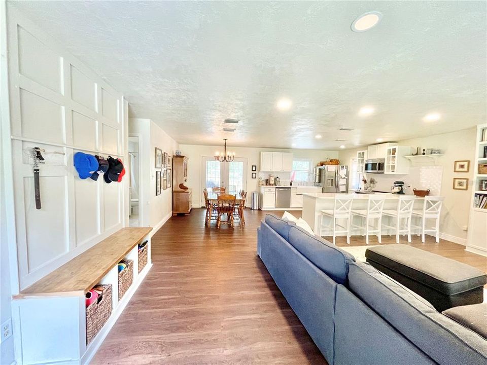 待售: $349,900 (4 贝兹, 3 浴室, 1652 平方英尺)