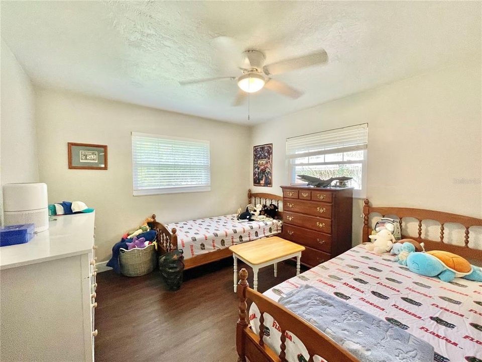 待售: $349,900 (4 贝兹, 3 浴室, 1652 平方英尺)