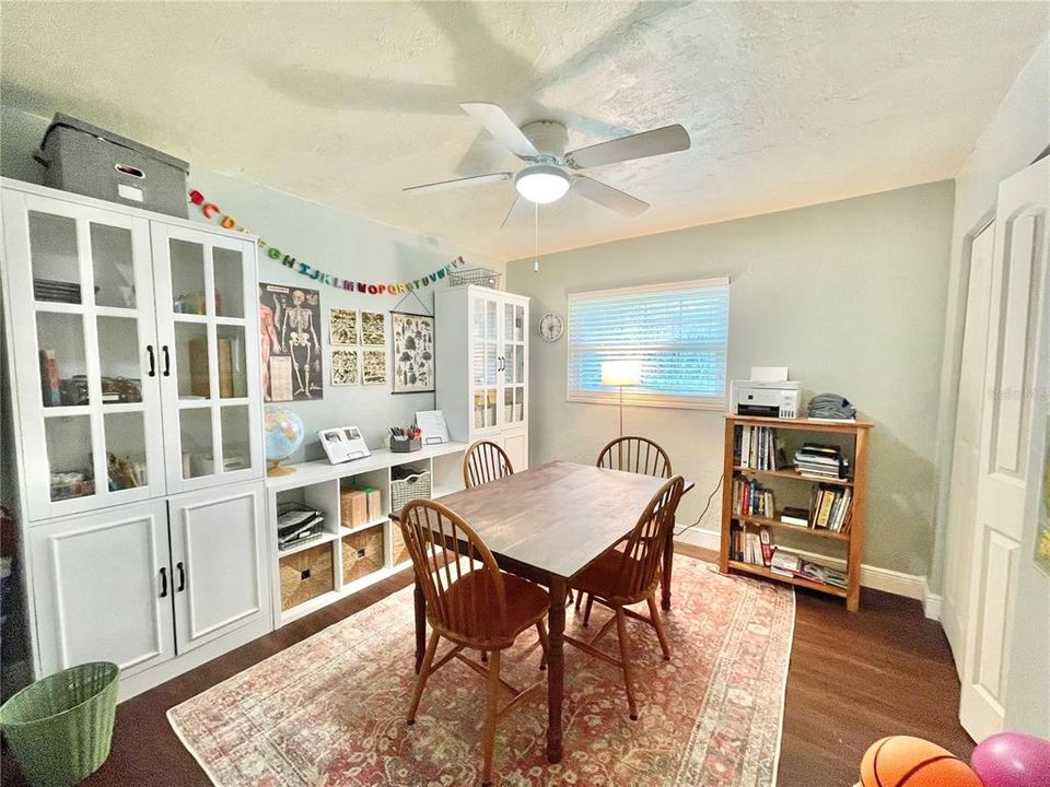 待售: $349,900 (4 贝兹, 3 浴室, 1652 平方英尺)