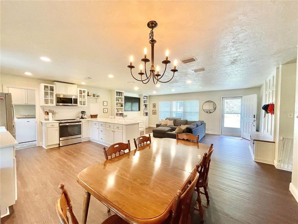 待售: $349,900 (4 贝兹, 3 浴室, 1652 平方英尺)