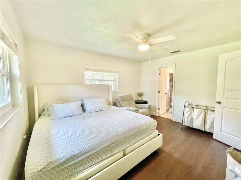 待售: $349,900 (4 贝兹, 3 浴室, 1652 平方英尺)