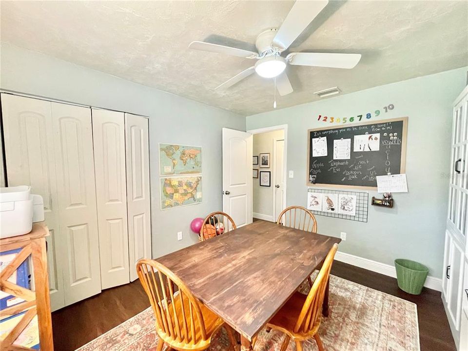 待售: $349,900 (4 贝兹, 3 浴室, 1652 平方英尺)