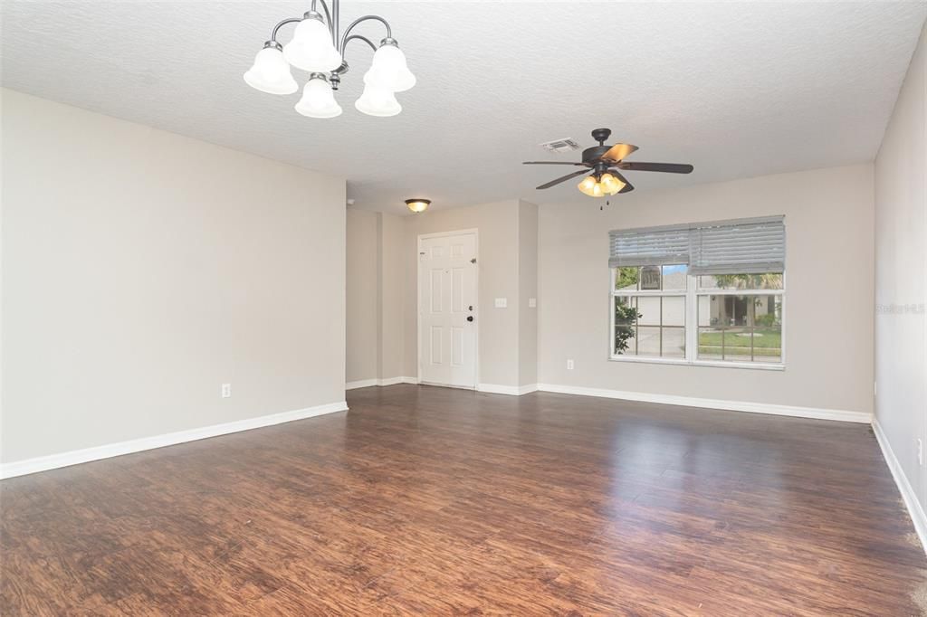 待售: $449,900 (4 贝兹, 2 浴室, 2586 平方英尺)