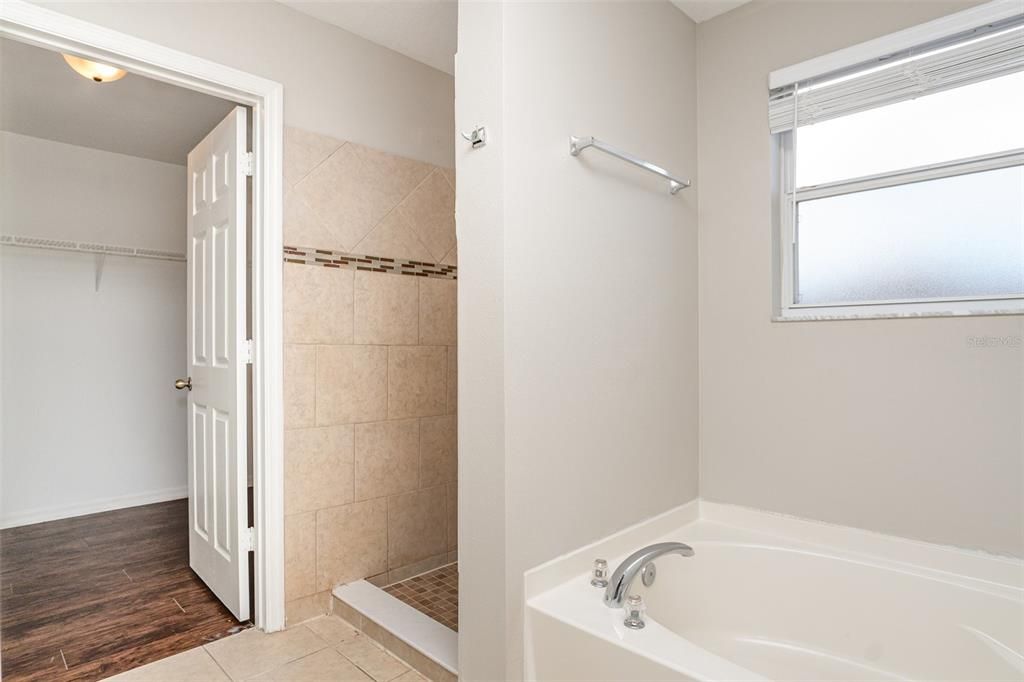 待售: $449,900 (4 贝兹, 2 浴室, 2586 平方英尺)