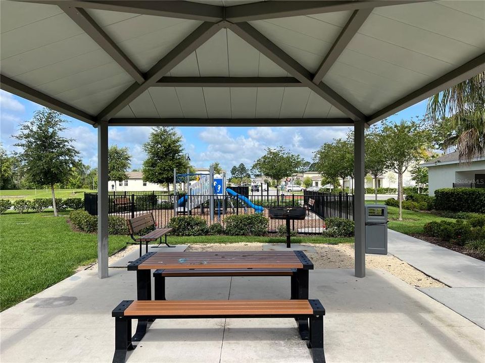 Под контрактом: $2,990 (4 спален, 2 ванн, 1678 Квадратных фут)