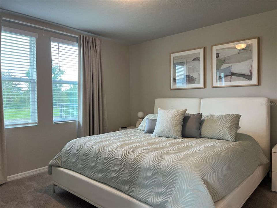 Под контрактом: $2,990 (4 спален, 2 ванн, 1678 Квадратных фут)