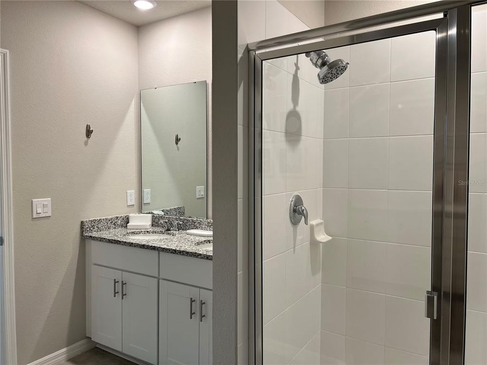 Под контрактом: $2,990 (4 спален, 2 ванн, 1678 Квадратных фут)